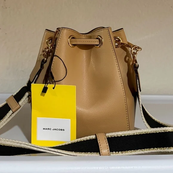 Marc Jacobs The Bucket Bag Small Tan Leather Crossbody Bag NWT $450 - Picture 3 of 12
